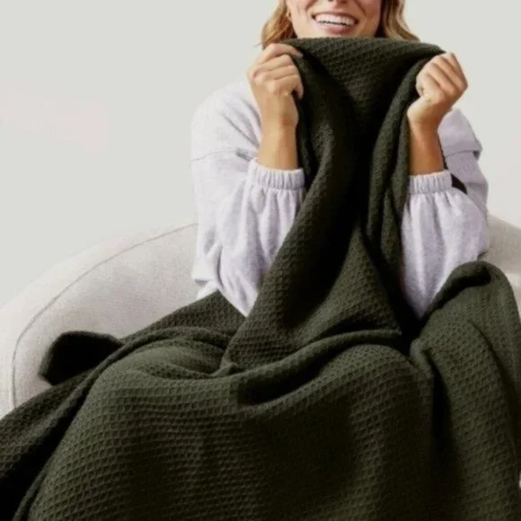 New ARHAUS Waffle Knit Throw Blanket - Picture 4 of 6